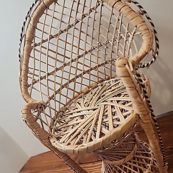 Vintage Peacock 11" Chair Tan Wicker Rattan‎ Home Decor Plant Stand Doll Chair - Picture 3 of 12